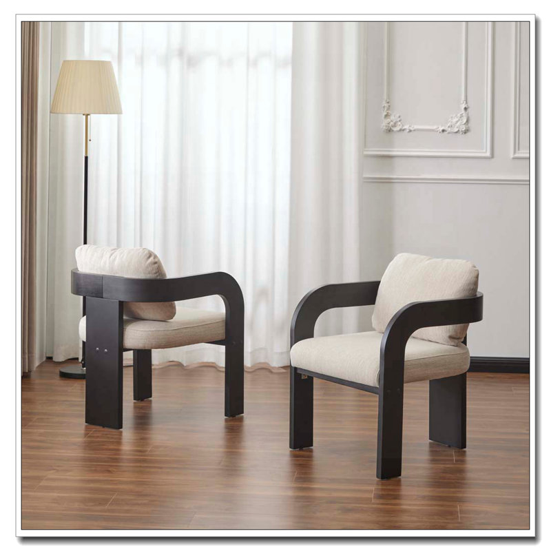 Chaise de salle à manger en bois avec accoudoirs