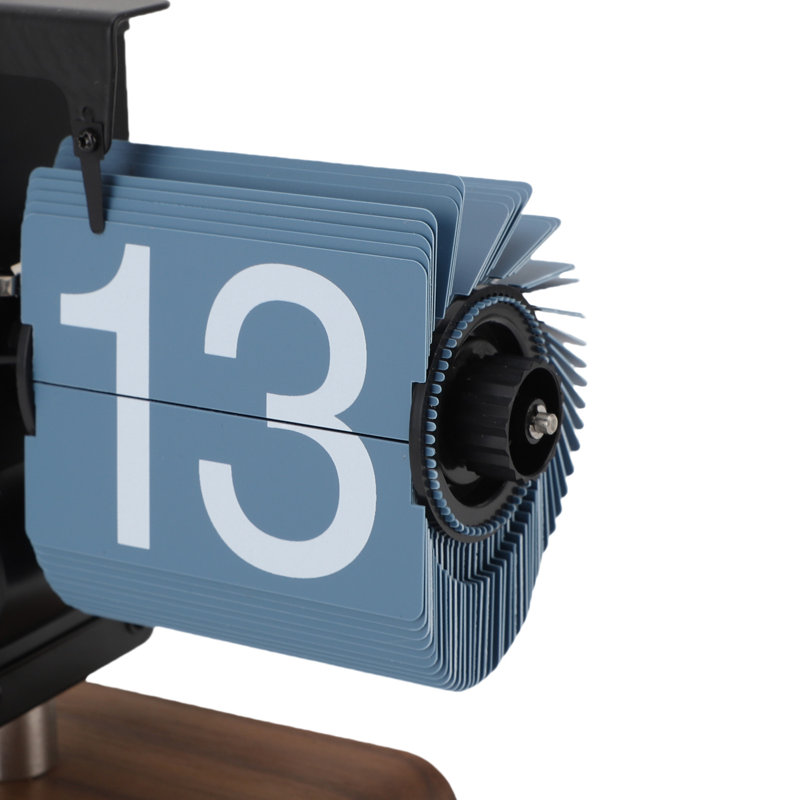 Horloge de bureau numérique à affichage automatique 12 heures, à piles, style rétro, avec socle en bois, idéale pour le salon ou le bureau. Couleurs : bleu pâle, cadre noir.