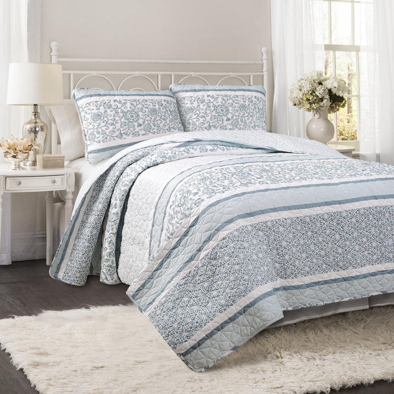 Nisha Reversible Quilt Set, Queen Quilt + 2 Standard Shams