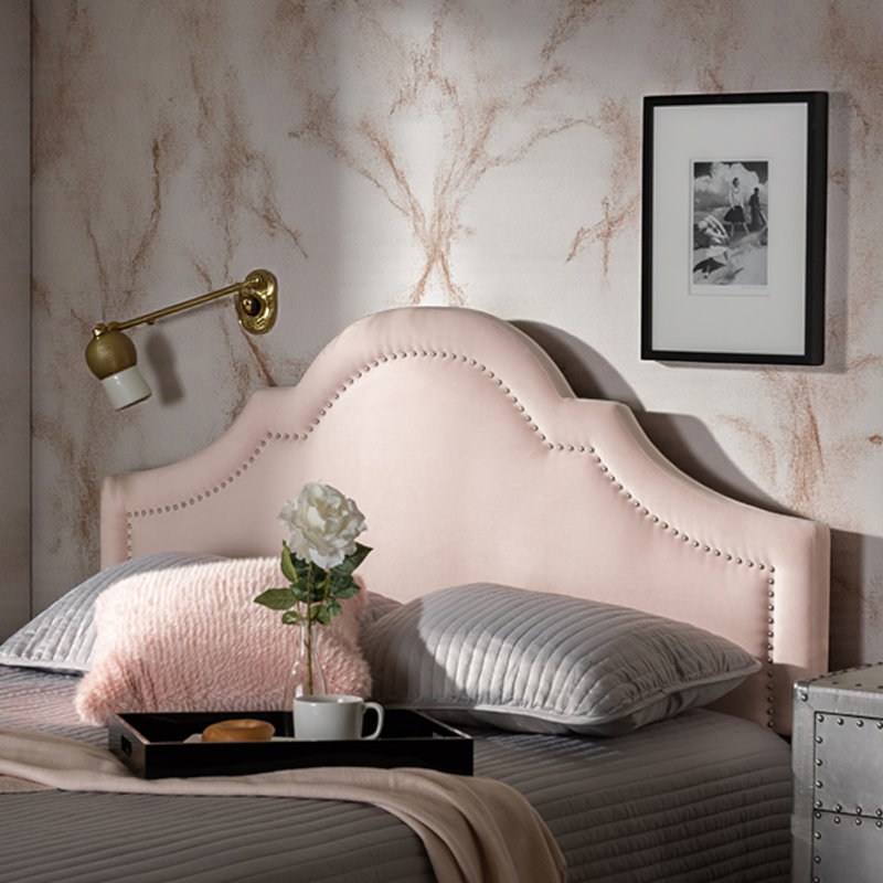 La tête de lit tapissier Leto est moderne et contemporaine, H 56,21 po, l 61,25 po, P 2,23 po, Double, Rose clair