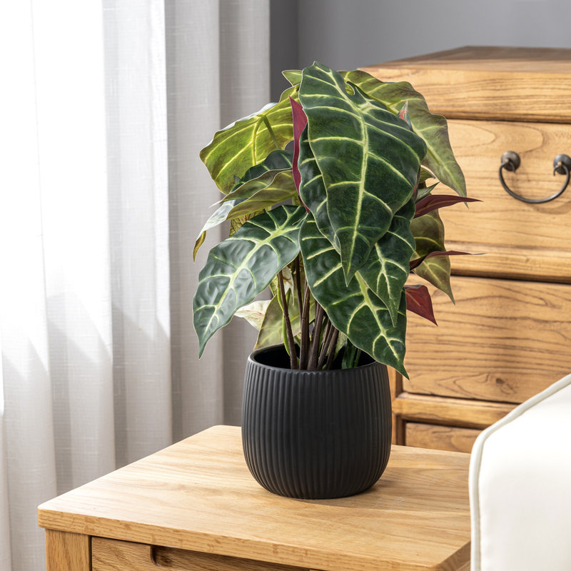 Fausse plante d'intérieur artificielle en pot noir