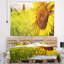 Paysage, champ jaune avec une grande tapisserie de tournesol-28499507