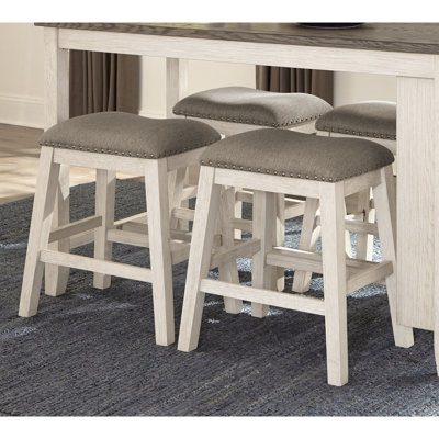 Table de salle à manger à hauteur de comptoir 5 pièces en chenille grise grise, table et 4 tabourets, placage de bois brossé, tablettes intégrées, garniture cloutée gracieuse pour la décoration de la pièce