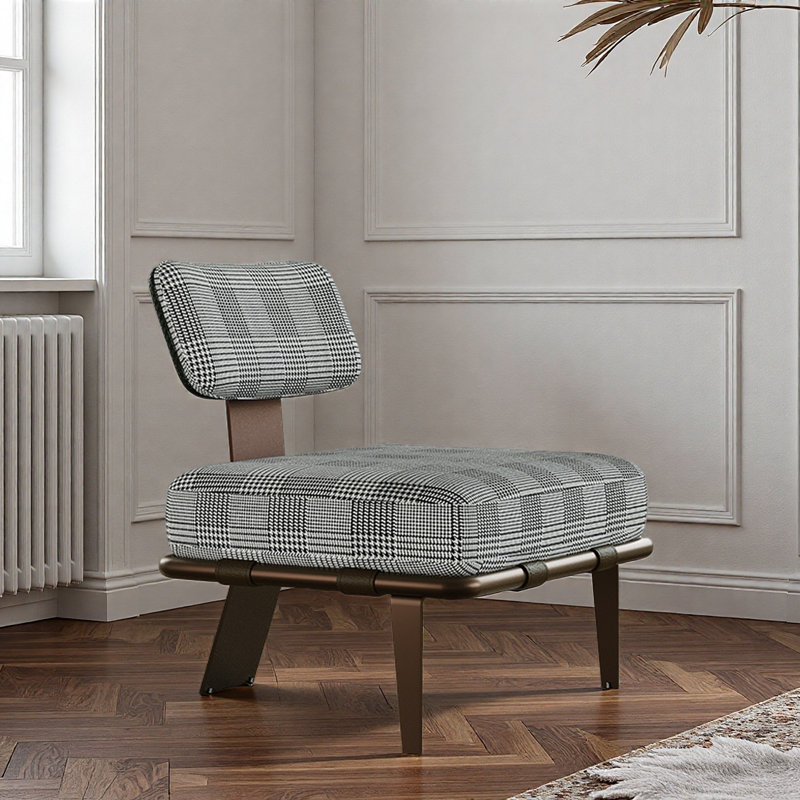 Fauteuil de loisir rétro léger et luxueux.