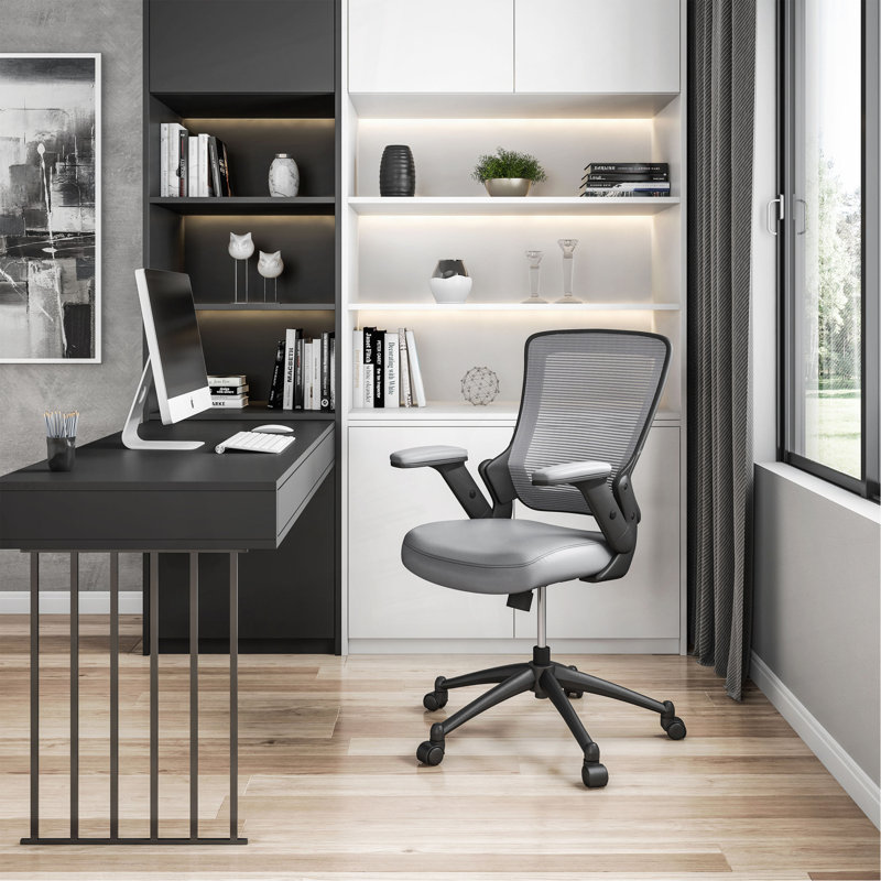 Chaise de bureau en filet à dossier moyen avec accoudoirs réglables en hauteur