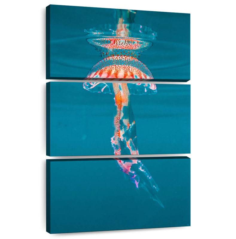 Brampt Jellyfish Under The Surface, H 57 po x l 36 po