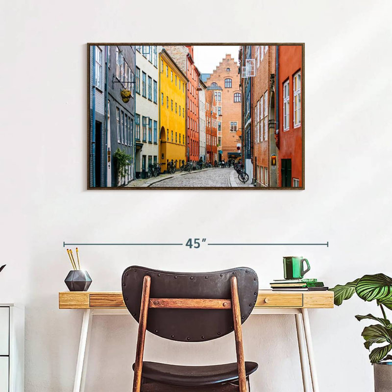 Rue à Copenhague, H 37 po x l 25 po, Cadre flottant noyer