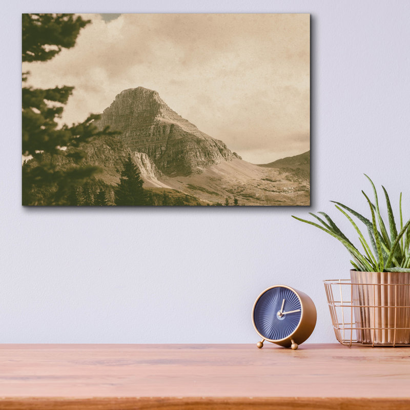 «Mountainous 1» par Nathan Larson, art mural en verre acrylique, H 12 po x l 16 po x P 0,13 po