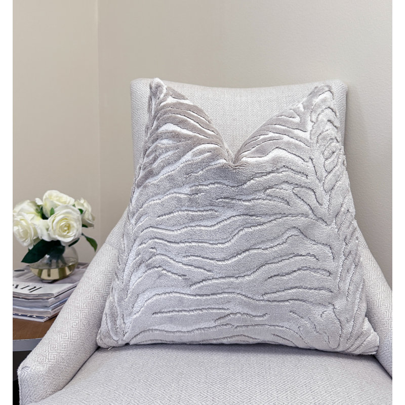 Housse de coussin en velours zébré, H 22 po x l 22 po, Blanc / imprimé animal