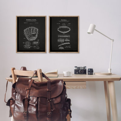 «Football Baseball Glove», ensemble de 2 toiles flottantes encadrées par Susan Ball