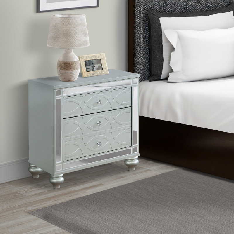 Table de chevet moderne Glam 29 pouces Atwells, boutons ronds en cristal, ports USB, argent