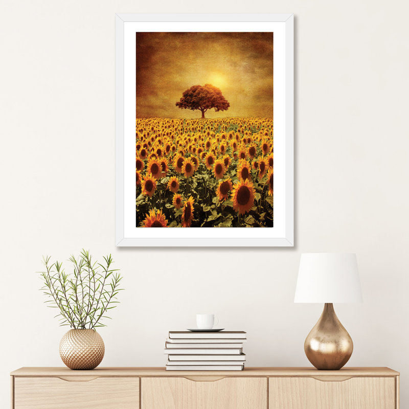«Lone Tree and Sunflowers Field» par Viviana Gonzalez - impression d'art graphique, H 32 po x l 24 po x P 1 po