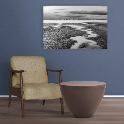 «Winding River Estuary», impression spectaculaire sur un paysage côtier industriel