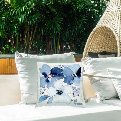 Coussin d'extérieur imprimé Modern Blue Flower Blossoms par ND Art