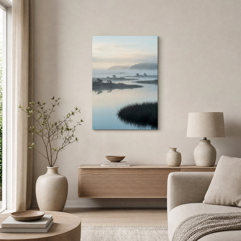 Tableau sur toile « Rivière brumeuse et marais aux tons bleus », H 30 po x l 20 po
