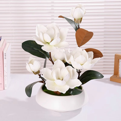 Décoration simulée de fleurs de magnolia