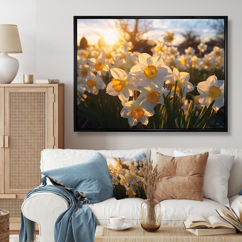Daffodils Field Sunrise I - Floral Wall Decor, H 24 po x l 32 po x P 1 po, Cadre flottant noir