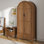 Armoire penderie avec 2 portes arquées cannelées, armoire avec 2 tiroirs, armoire avec tablettes et tringle pour chambre à coucher