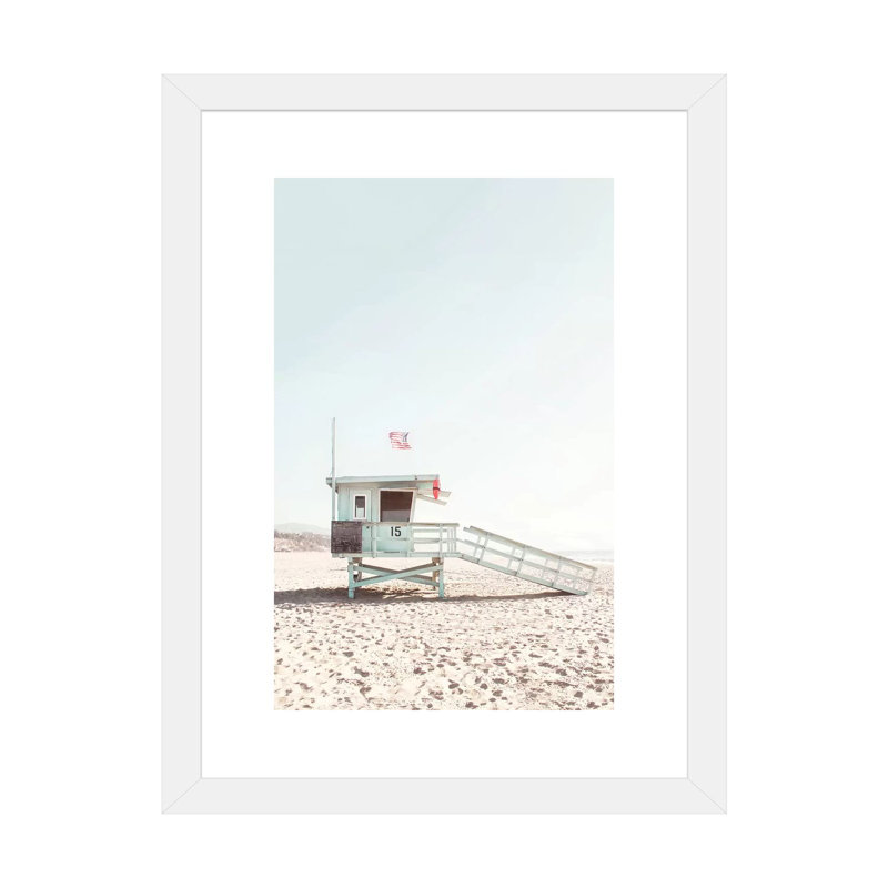 «Lifeguard Hut» par Sissi & Seb - reproduction de photo, H 32 po x l 24 po x P 1 po, Papier encadré blanc, Blanc