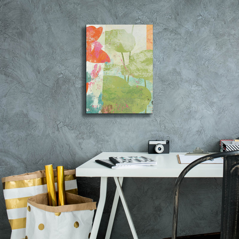 «Lotus no. 2» par Suzanne Nicoll, art mural sur toile, H 16 po x l 12 po x P 0,75 po