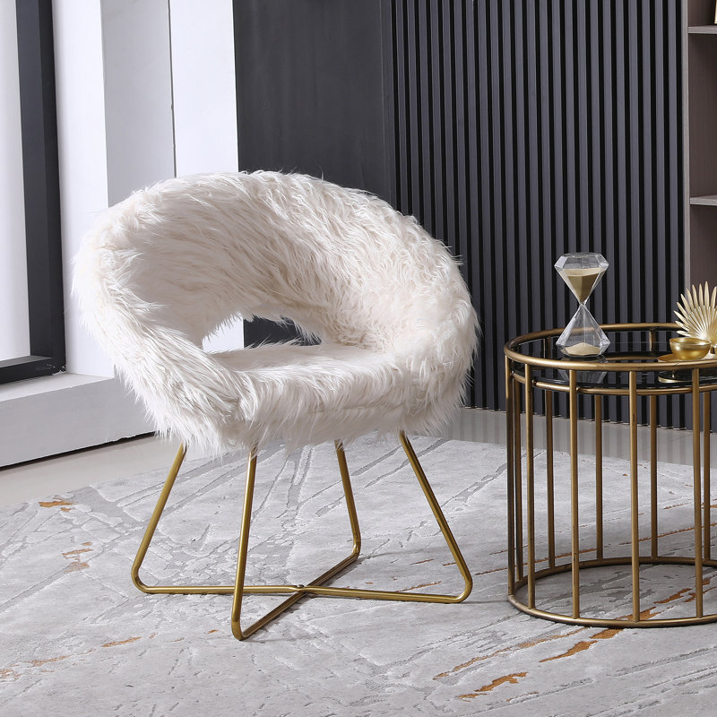 Chaise d'appoint rembourrée en fausse fourrure Slatina