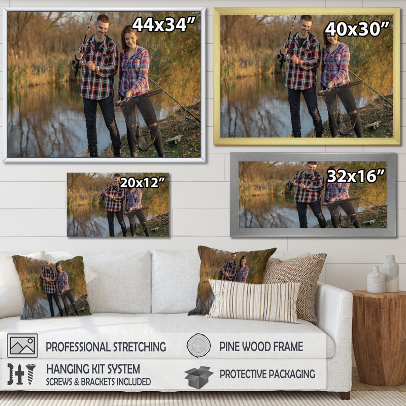 Couple près d'une rivière de pêche sur toile, Cadre simple blanc, H 34 po x l 44 po x P 1,5 po