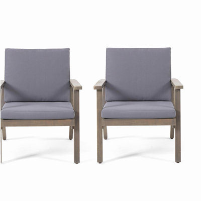 Confort moderne dans la chambre de bébé, chaise décorative élégante