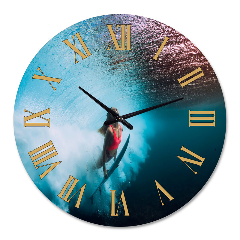 Femme surfeuse attrapant une vague sous-marine - horloge murale nautique et côtière, Grand