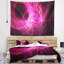 Motifs abstraits rose vif sur tapisserie noire-28496452