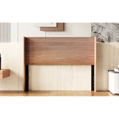 Tête de lit en chêne doré pour lit grand, avec matériaux et tête de lit en bois au design élégant