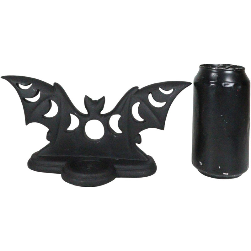 Herrle Herrle forge l'esprit gothique de la créature de la nuit