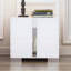 Table de chevet pour le rangement dans la chambre à coucher et le salon, design classique et durable-117795390