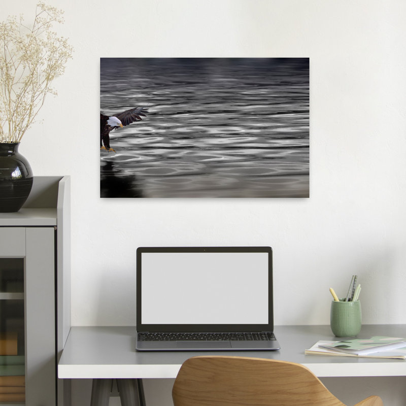 Aigle sur l'eau, art contemporain d'oiseau, H 16 po x l 24 po
