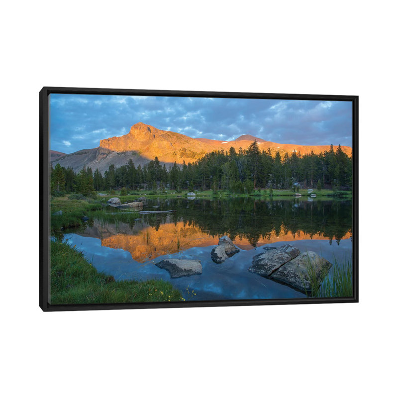«mountain réfléchis, H 18 po x l 26 po x P 1,5 po, Toile avec cadre noir