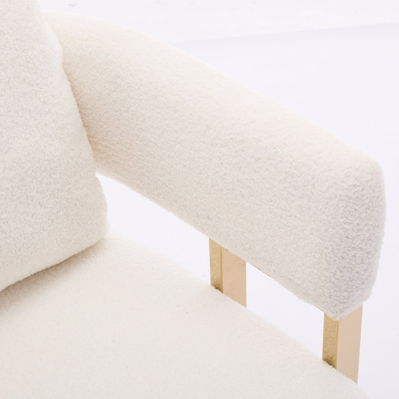 Élégante chaise blanche avec pieds et tissu polaire pour s'habiller