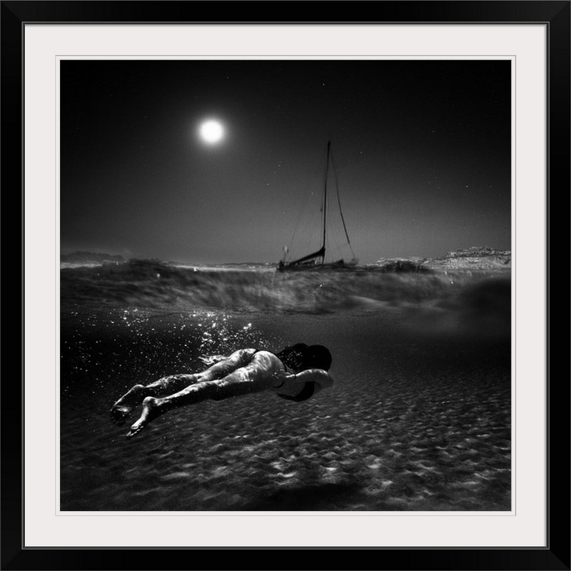 Femme Straub nageant juste sous la surface de l'eau par Peter Majkut - reproduction de photo, H 16 po x l 16 po x P 1,5 po