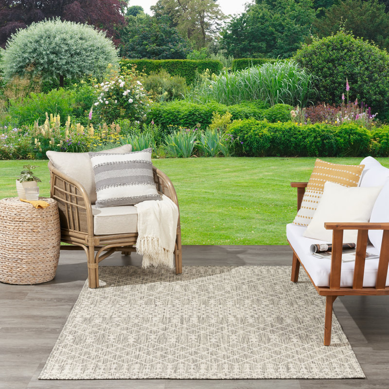 Robbs Rectangle Indoor/Outdoor Area Rug, Rectangle 5' x 7', Light Gray