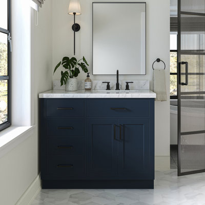 Meuble-lavabo simple en bois massif Tidworth de 42 po avec plateau en marbre de Carrare de 1,5 po