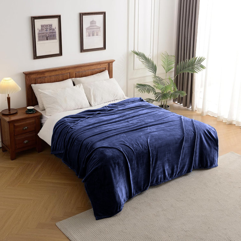 Plush Mink Fleece Blanket – Ultra-Soft, Lightweight Throw For All Seasons, 150cm x 200cm, Navy