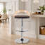 Tabouret de bar réglable avec pivot en métal chromé, bois naturel et similicuir brun avec repose-pieds arrondi en T - ensemble de 3-103063216-103063222