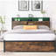 Base de lit plateforme pleine grandeur en métal avec tête de lit en bois et pied de lit USB, station de charge, 2 tiroirs, rangement, lumières DEL, aucun sommier requis, assemblage facile