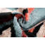 Coussin en velours abstrait