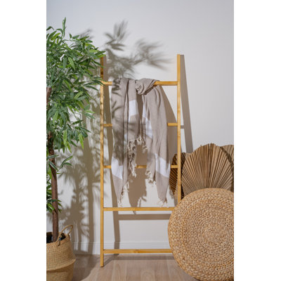 Luxueuse serviette de plage 100% coton Fouta, 39,4 po x 70,9 po | Doux et léger, 7,9 oz / pied carré | Idéal pour la plage, la piscine et le spa | Séchage rapide, entretien facile - lavage délicat à 104 ° F, séchage par culbutage à basse température