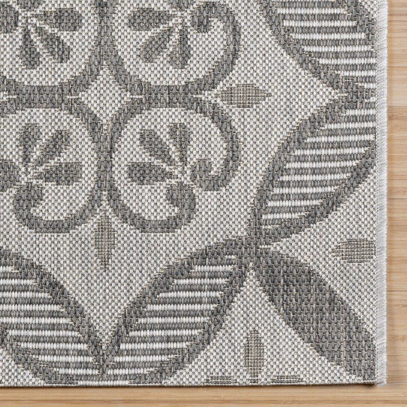 Solterra Zilah Gray Cream Ivory Bohmeian Tile Flatweave Polypropylene Indoor/ Outdoor Area Rug, Rectangle 6'6" x 9'6"