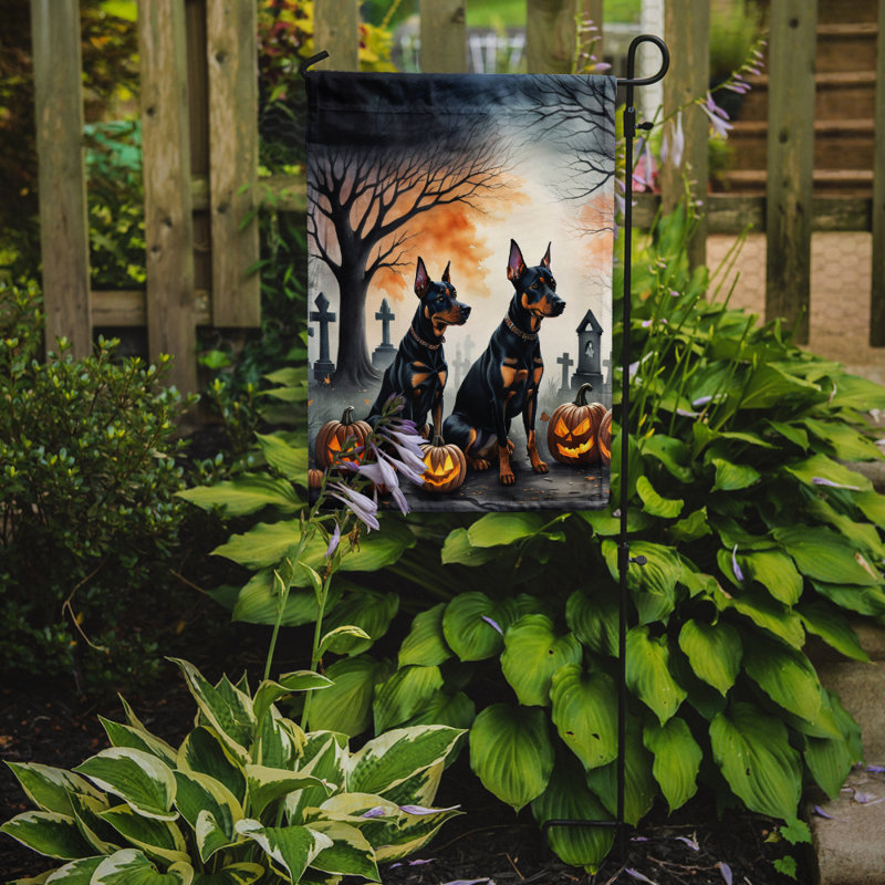 Drapeau de jardin d'Halloween effrayant Doberman Pinscher