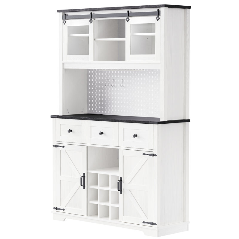 Armoire de rangement en chêne blanc de 71 po. Comprend un support interne, une porte coulissante, une prise de courant, un garde-manger, un bar à café.