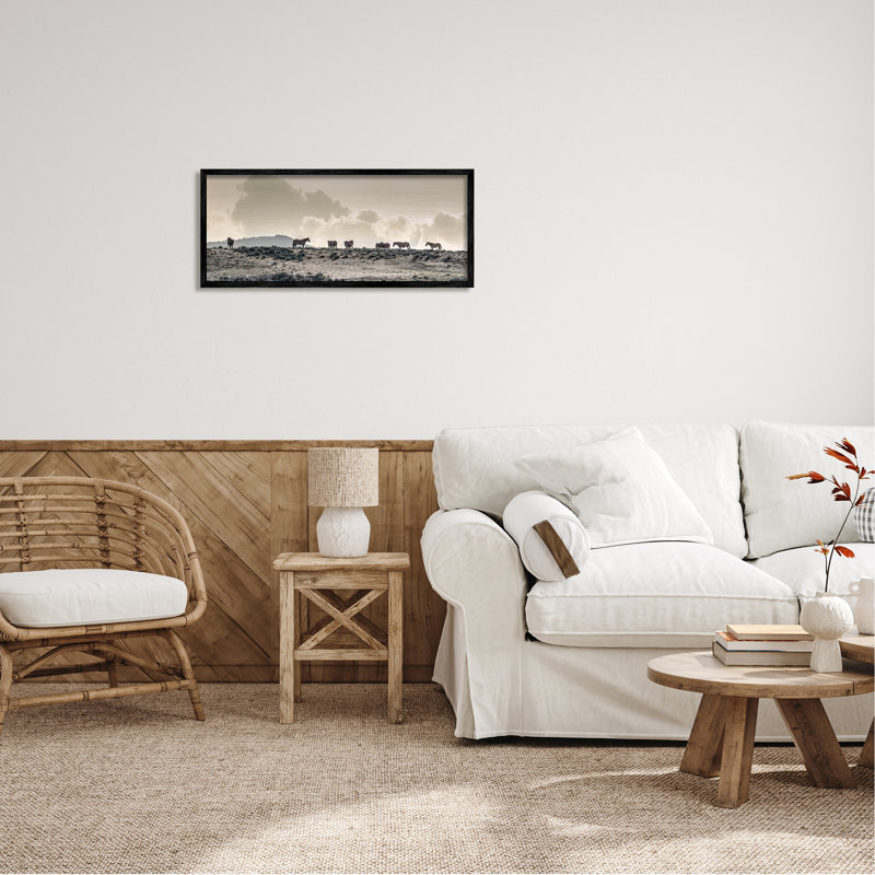 "Chevaux dans un vaste paysage encadré sur bois" par Danita Delimont, H 13 po x l 30 po x P 1,5 po
