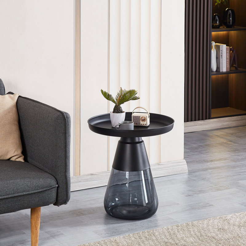 Table basse avec plateau en verre fumé et peinture noire, H 20,47 po x L 19,68 po