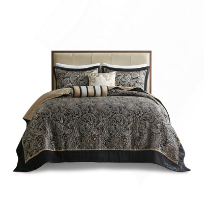 Queen 5 Piece Classic Jacquard Bedspread Set With Throw Pillows, Design And Easy Care