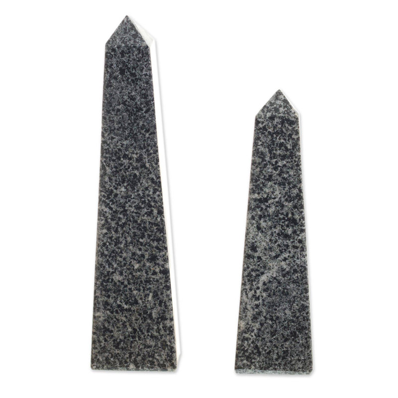 Ensemble de figurines obélisques tourmaline et de pierre de quartz Dexter